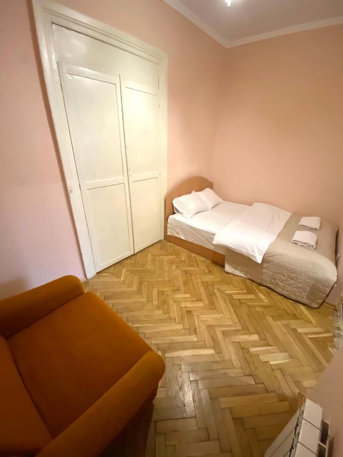 Квартира Біля Залізничного Вокзалу Вулиця Залізнична 10 До 5 Гостей Lviv Extérieur photo