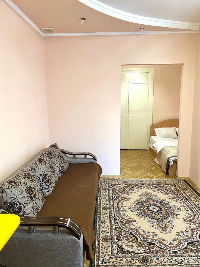 Квартира Біля Залізничного Вокзалу Вулиця Залізнична 10 До 5 Гостей Lviv Extérieur photo