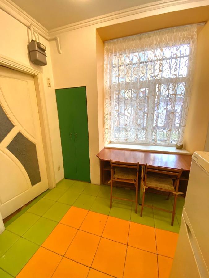 Квартира Біля Залізничного Вокзалу Вулиця Залізнична 10 До 5 Гостей Lviv Extérieur photo