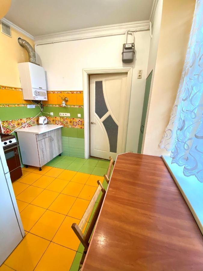 Квартира Біля Залізничного Вокзалу Вулиця Залізнична 10 До 5 Гостей Lviv Extérieur photo