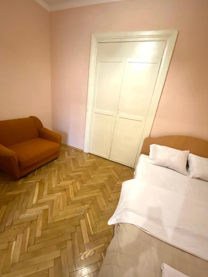 Квартира Біля Залізничного Вокзалу Вулиця Залізнична 10 До 5 Гостей Lviv Extérieur photo