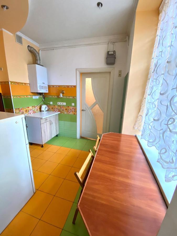 Квартира Біля Залізничного Вокзалу Вулиця Залізнична 10 До 5 Гостей Lviv Extérieur photo